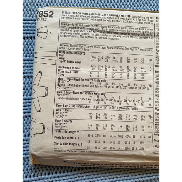 Simplicity sewing pattern  7952 knit top pant short - Picture 4 of 5